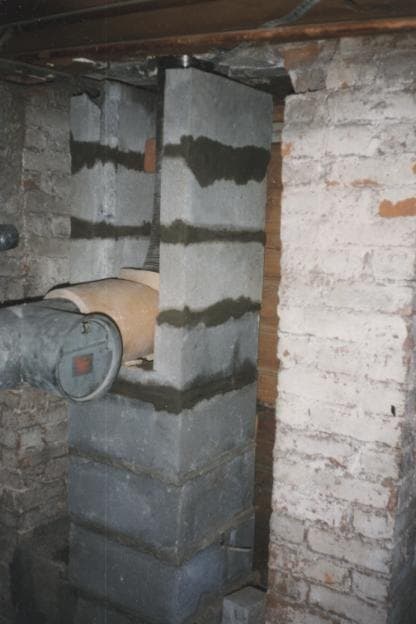 Stainless steel chimney liner connected at the thimble for an oil furnace